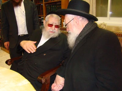 בצל מחלתו הקשה: הרב יעקב יוסף הגיע לבית אביו והתברך