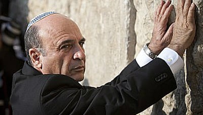 שאול מופז בכותל. רוצה את החרדים בצבא