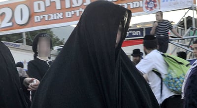 הכותל המערבי: גבר התחפש לאישה מכת הטליבאן ונעצר