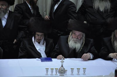 שמחת החתונה בחצר קרעטשינף ירושלים / גלריה