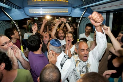 המפגינים על הרכבת, אתמול