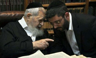 נתי לסרי מקבל את ברכתו של מרן הרב עובדיה יוסף
