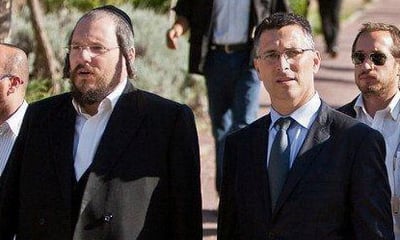 אש העיר הרב רובינשטיין עם שר החינוך וסגנו בביקורם בעיר