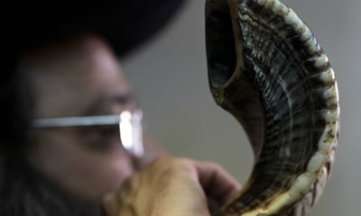 על מה תבקשו סליחה בראש השנה? הצביעו בסקר 'כיכר השבת'