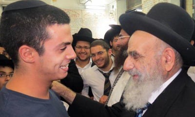 ראש-הישיבה נתן הוראה, הנער ניתץ את האייפון לעיני כל