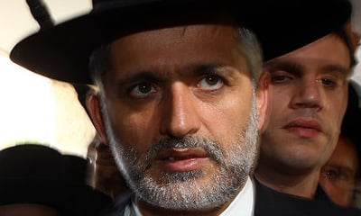 ישי. הורה לסלק צלמים מבית הרב