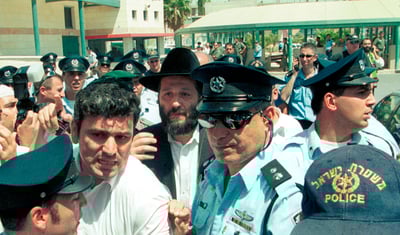 אריה דרעי נכנס לכלא