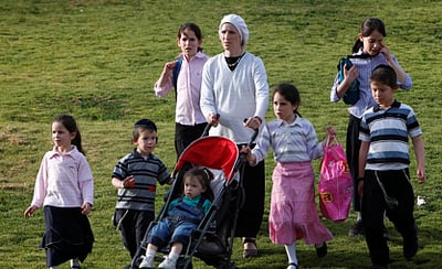 חרדית בדילמה: עבודה או ילדים