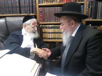 הרב אברהם סאלים עם הגר"ע יוסף