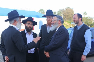 הרב סתיו מבקר בכפר-חב"ד