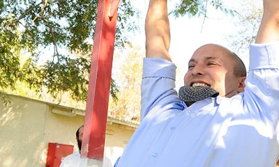 "דאג לחרדים". בנט