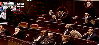 חברי סיעת 'יהדות התורה' יוצאים מהמליאה