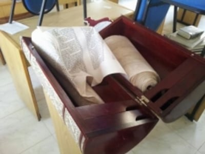 בדואים פרצו ל'נתיבות יוסף' והשחיתו את ספרי התורה