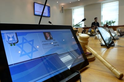 הסוף לניירת: כל שר בממשלה יקבל טאבלט אישי