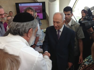 הנשיא שמעון פרס הצדיע לפרטיזנים: "כבוד גדול הוא לי"