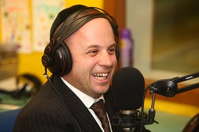 מזל טוב, מנחם טוקר