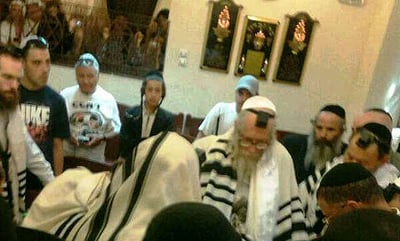מרוקו: שמחת ברית מילה אצל הרב אליעזר ברלנד