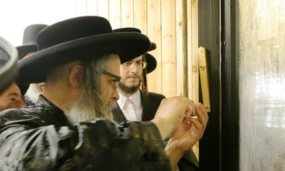 האדמו"ר מהר"י מסאטטמר בקביעת מזוזה