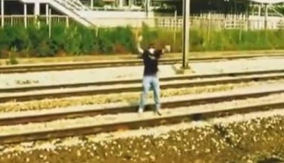 טרנד מוזר: לשכב על מסילת הרכבת, ולצאת בחיים