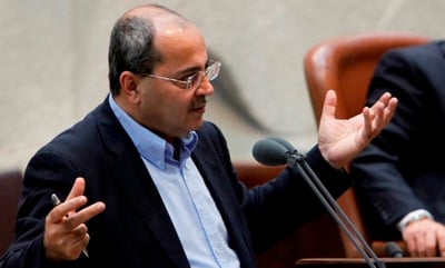 ח"כ אחמד טיבי מודה באידיש לח"כ ישראל אייכלר • צפו