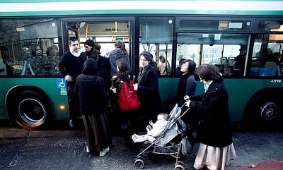 ירושלים: חילוני תקף חרדי שביקש מאישה לעבור לחלק האחורי באוטובוס