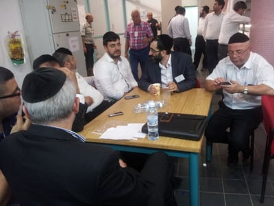 חלק מחברי הסיעה ממתינים לתוצאות