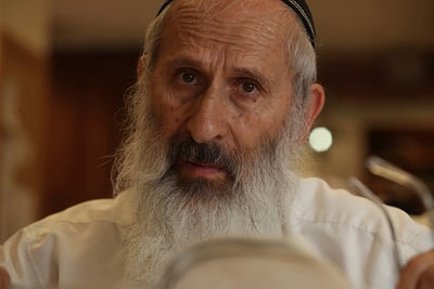 הרב אבינר בתשובה: "אתה משוגע"