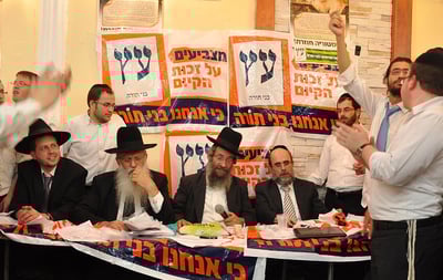 מטה מפלגת בני תורה. מצביעי המפלגה מסולקים