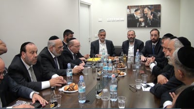 פרסום ראשון • אטיאס תיווך, אריה דרעי ואלי ישי ייפגשו