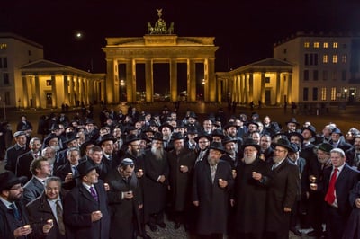 שער הניצחון; מאות רבנים בשער ברדנבורג
