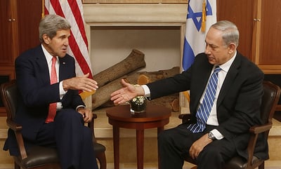 עימות. בנימין נתניהו עם ג'ון קרי