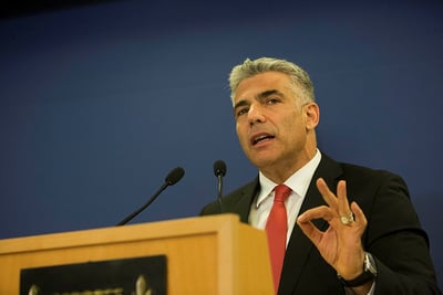 לפיד: "החלטנו לבטל את ההעלאה במס ההכנסה"
