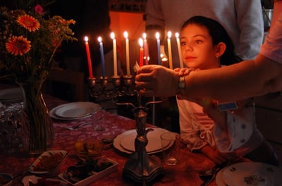 הדלקת חנוכיה