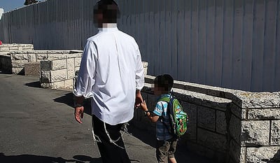 כפר חב"ד: מתרים צדקה חשוד בתקיפת קטינים