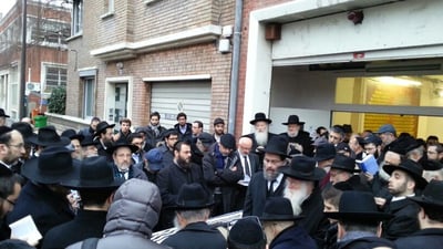 צרפת: מאות ליוו למנוחות את רבה של מץ הרב משה אריה במברגר