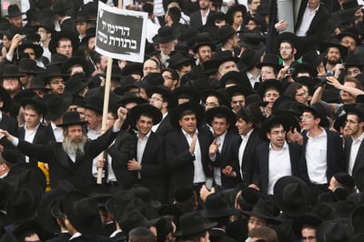 צפו בוידאו בלעדי: "אשורר שירה לכבוד התורה" מתחת לגשר המיתרים