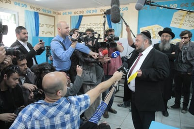 תמונות: משה אבוטבול בוחר במשה אבוטבול