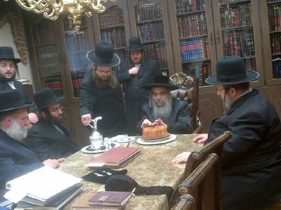 שמחת הווארט המצומצמת בבית האדמו"ר