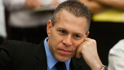 השר להגנת העורף, לבינתיים, גלעד ארדן