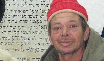 אוסף הספרים המיתולוגי במירון נפטר פתאומי