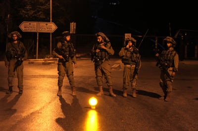 חיילי צה"ל במהלך מבצע "שובו בנים"