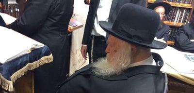 מרן הגר"ח באמירת פרקי תהילים לשלום החיילים