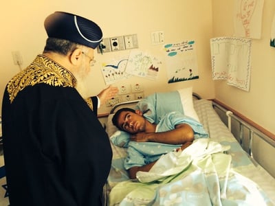 הראשל"צ הגר"י יוסף מבקר חייל פצוע, הצהריים