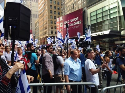 תיעוד: אלפים הפגינו בניו יורק למען ישראל