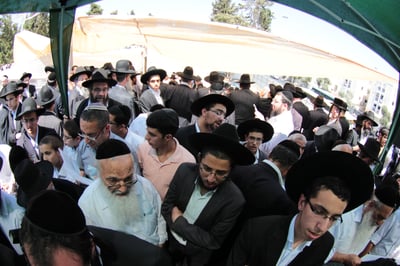 הרב שלום כהן על קבר הרב עובדיה; "התפלל על חיילי ישראל"