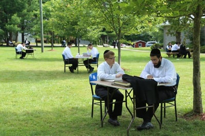 לומדים תורה בנופש, בארה"ב