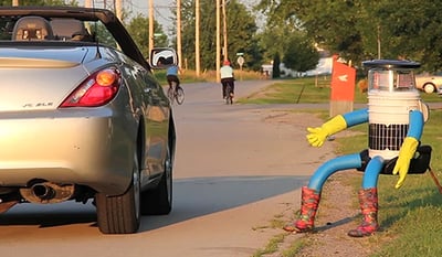 צפו: הרובוט Hitchbot שמנסה לחצות את קנדה בטרמפים