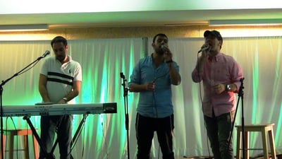 צפו: הזמרים ישי לפידות ועמירן דביר שרים בגבול עזה