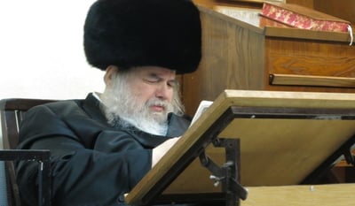 צפו בגלריה: האדמו"ר מבעלזא מקונן בתשעה באב