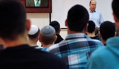 מתגייסים לגדוד החרדי נצח יהודה עם שר הביטחון משה בוגי יעלון